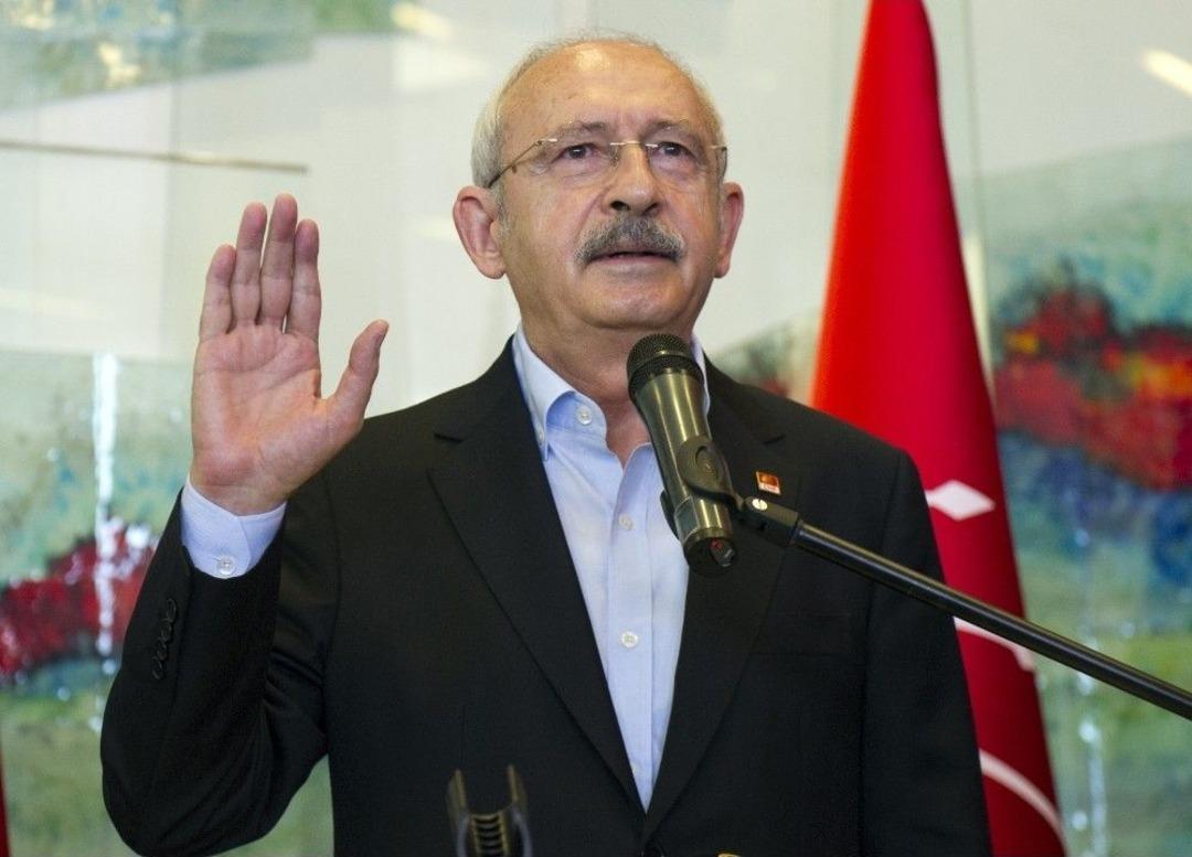 Kılı&ccedil;daroğlu, Kendisine Destek İ&ccedil;in Toplanan Partililere Hitap Etti