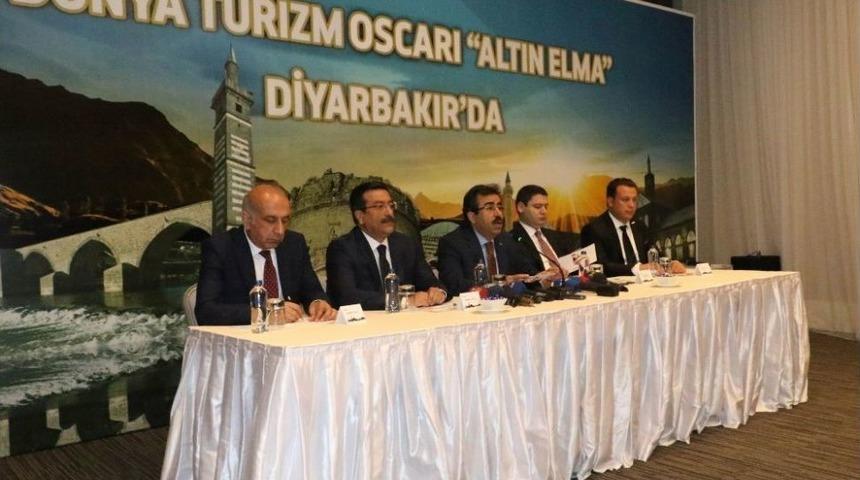 Vali Güzeloğlu, Altın Elma’yı Değerlendirdi