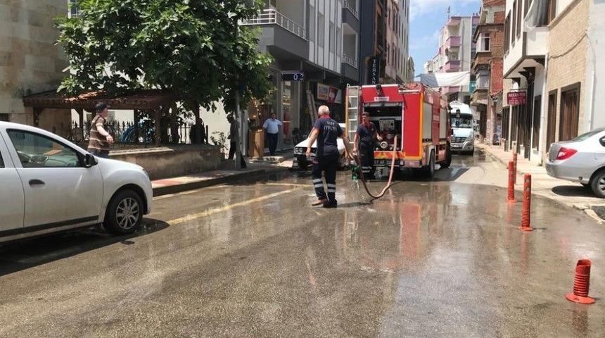 Sinop Belediyesi Ekipleri Caddeleri Yıkıyor