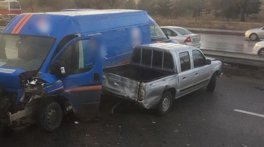 Zincirleme Kazada 2 Kişi Yaralandı