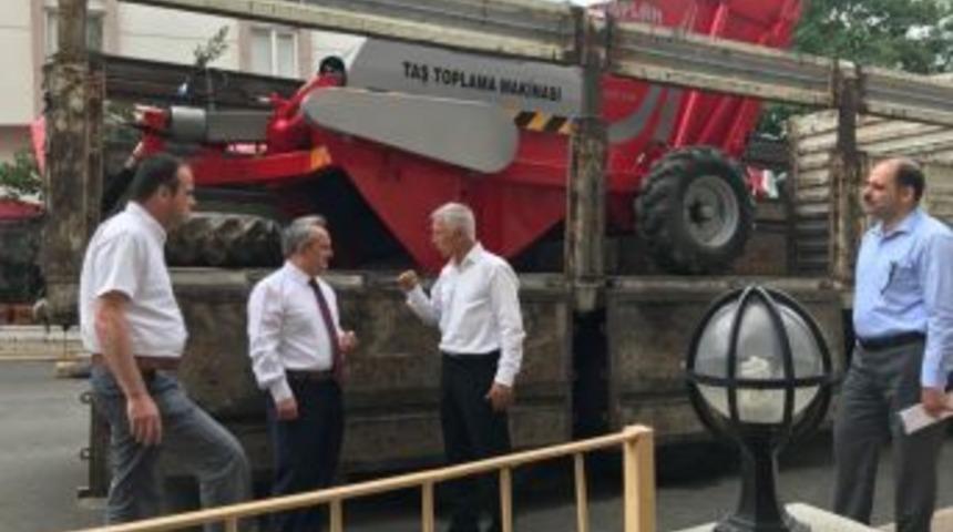 Tekirdağ&rsquo;a Taş Toplama Makinesi Alındı