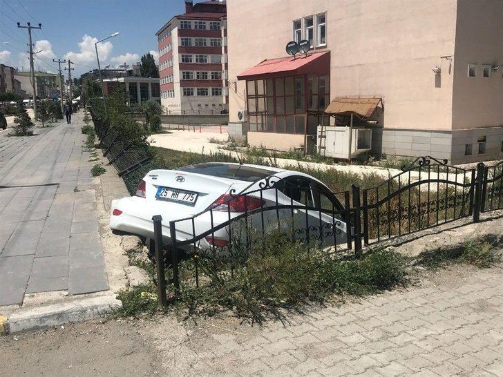 Otomobil Bahçe Duvarından Uçtu G4