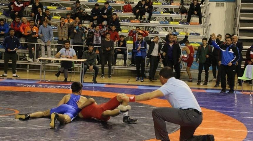 B&uuml;y&uuml;kşehir G&uuml;reş Takımı Final M&uuml;sabakalarına Katılacak