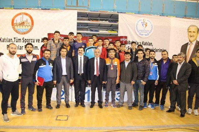 Büyükşehir Güreş Takımı Final Müsabakalarına Katılacak