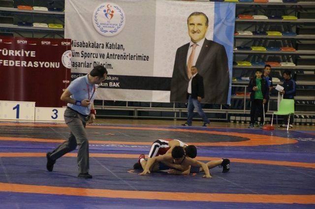 Büyükşehir Güreş Takımı Final Müsabakalarına Katılacak