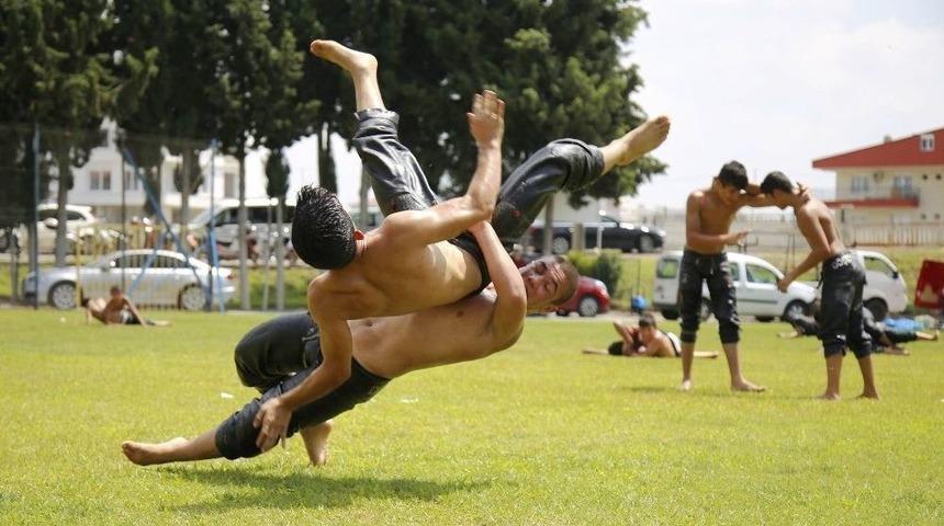 Başpehlivanlar Kırkpınar &Ouml;ncesi Son Yağlı Antrenmanını Yaptı