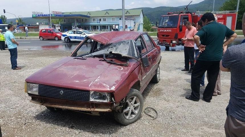 Kaynaşlı&rsquo;da Otomobil Takla Attı 1 Bebek 3 Kişi Yaralandı