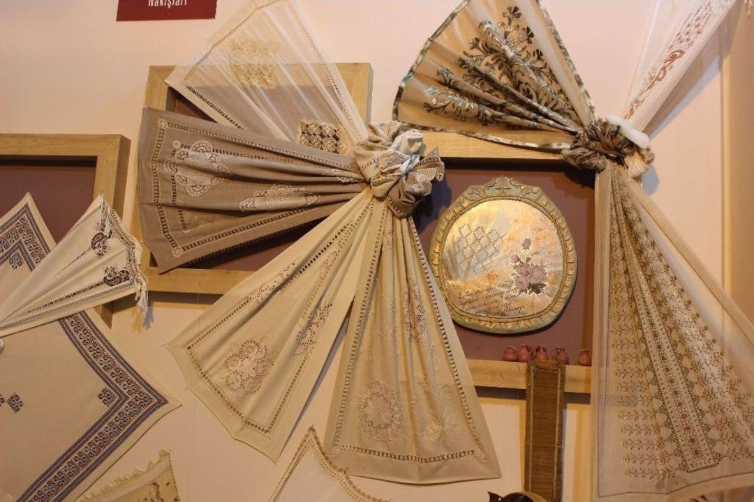 150 Yıllık &Ccedil;eyizler Modernize Edilerek G&ouml;r&uuml;c&uuml;ye &Ccedil;ıktı