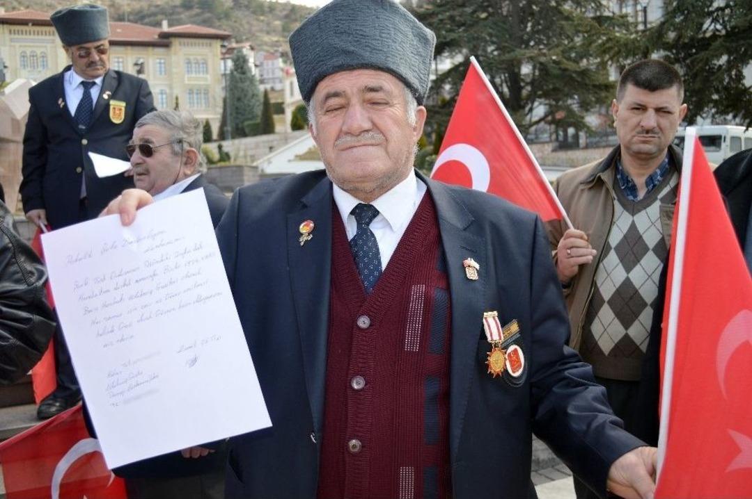 G&ouml;n&uuml;ll&uuml; Askerlik M&uuml;racaatında Bulunan 87 Yaşındaki Raşit Tekşen;