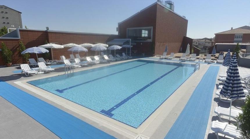 A&ccedil;ık Havuz Keyfi Tepebaşı&rsquo;nda