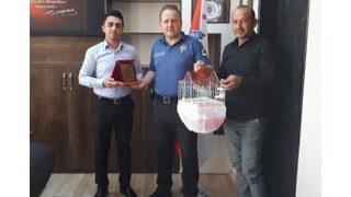 Kalp Masajıyla Kuşun Hayatını Kurtaran Polise Anlamlı Hediye