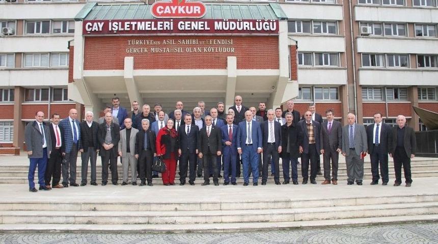 Rizeli Muhtarlardan &Ccedil;aykur Genel M&uuml;d&uuml;r&uuml; İmdat S&uuml;tl&uuml;oğlu&rsquo;na Destek Ziyareti