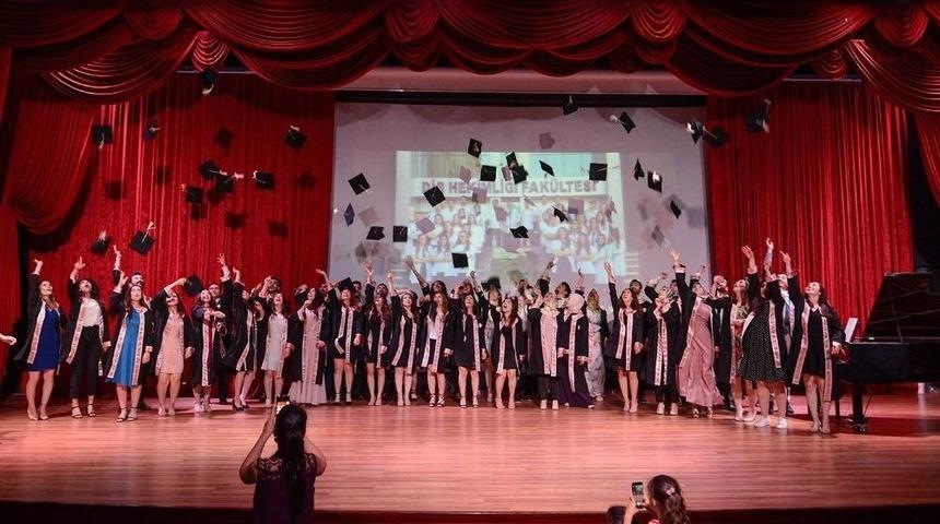 Mk&uuml; Diş Hekimliği Fak&uuml;ltesi İlk Mezunlarını Verdi