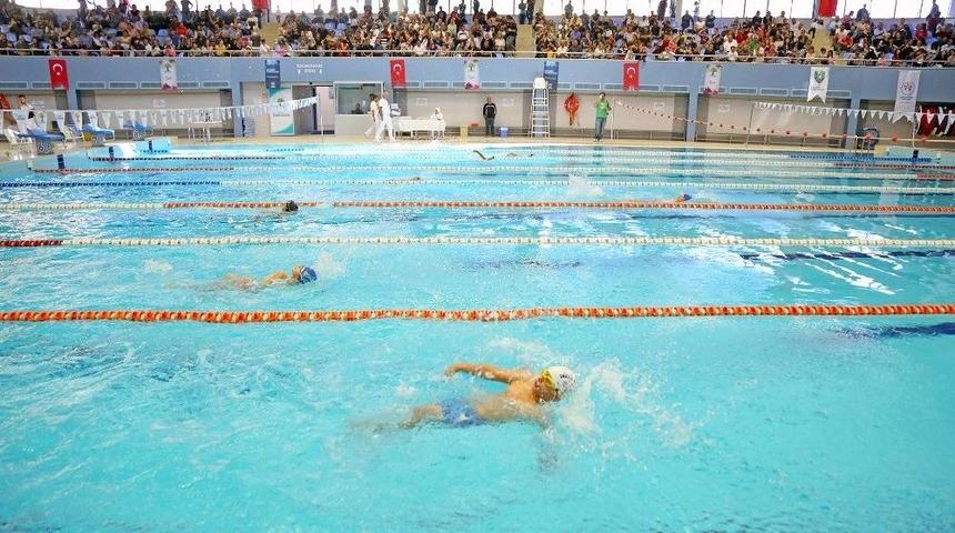 Alleben Y&uuml;zme Havuzunda Yaz Spor Okulu Coşkusu