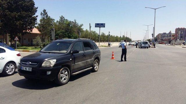 Kırmızı Işıkta Bekleyen Otomobilin Sürücüsü Öldürüldü