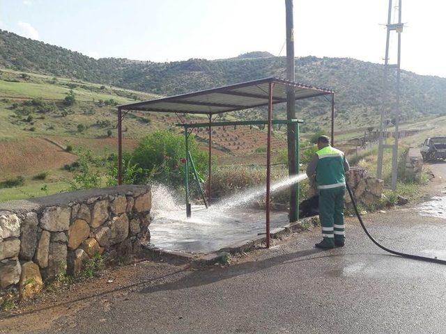 Türbe Ve Mesire Alanlarında Temizlik Çalışması Yapıldı