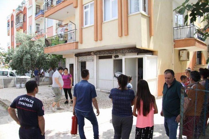 Fırında Unutulan Pasta Kalıbı Korkuttu Antalya Haberleri
