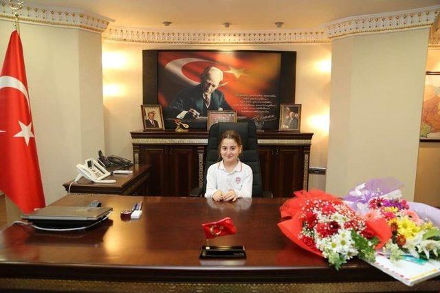 Vali Sonel, Öğrencileri Makamında Ağırladı 1