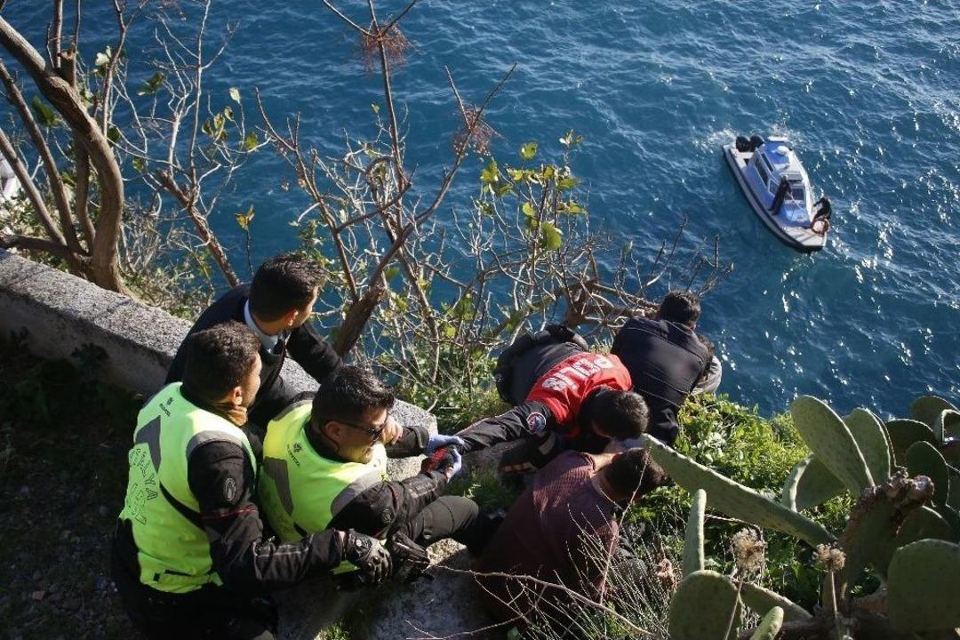 Falezlerde İnsan Zinciriyle Kurtarma Seferberliği