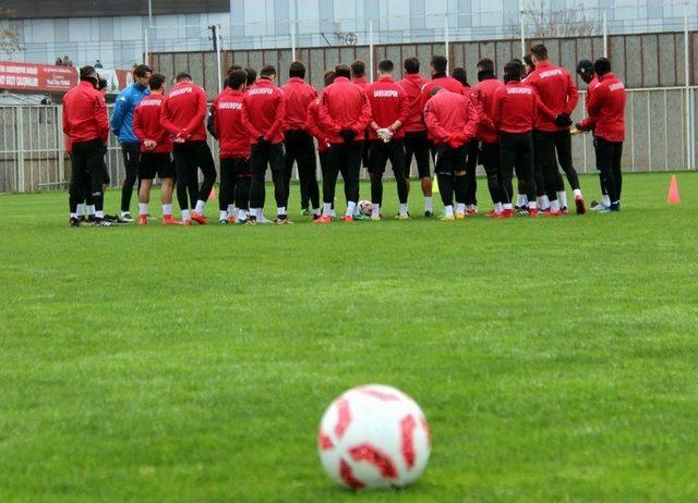 İpekoğlu: &ldquo;birinci &Ouml;nceliğimiz Ligde Kalmayı Garantilemek&rdquo; 3