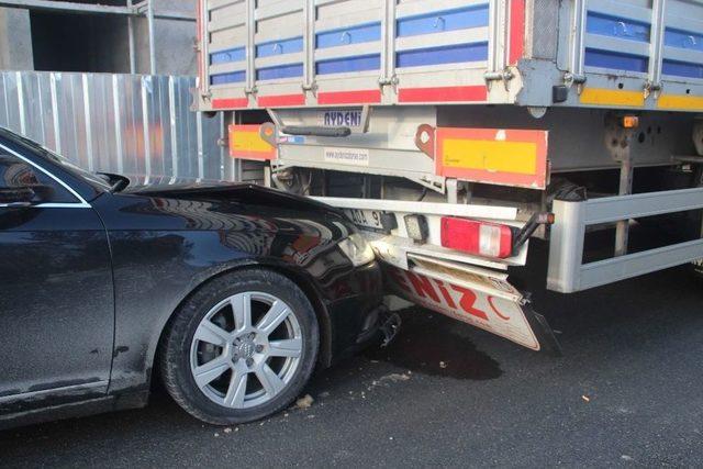 Otomobil &Ouml;n&uuml;ne Gelene &Ccedil;arptı: 2 Yaralı 3