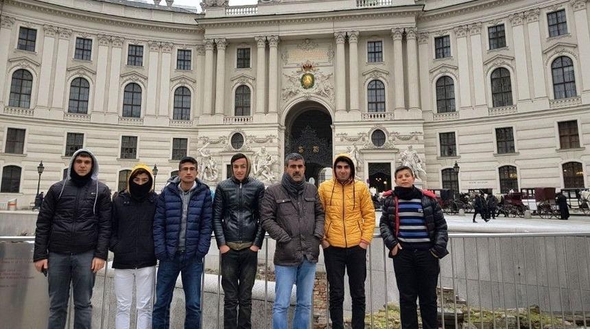 Erganili &Ouml;ğrenciler Avrupa&rsquo;yı Gezdi