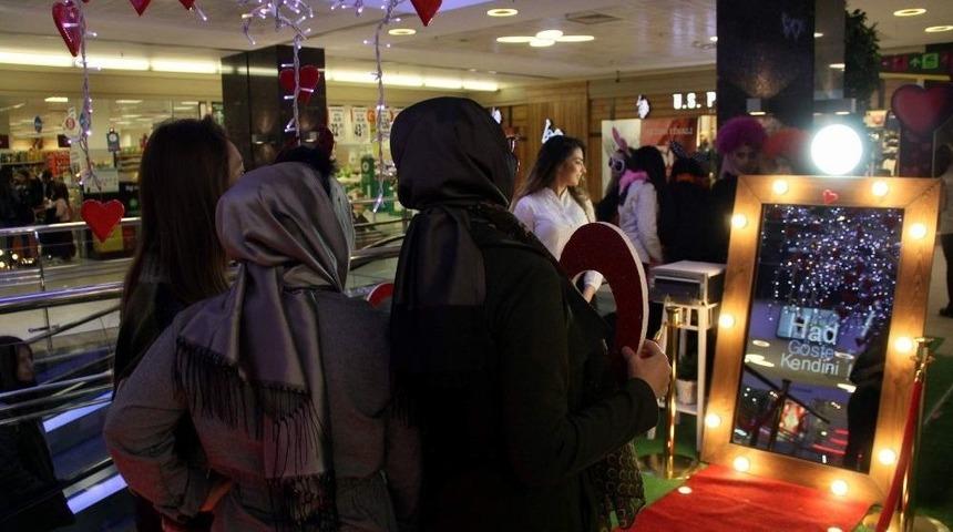 Samsun&rsquo;da Sevgililer G&uuml;n&uuml;&rsquo;ne &Ouml;zel &ldquo;sihirli Ayna&rdquo;