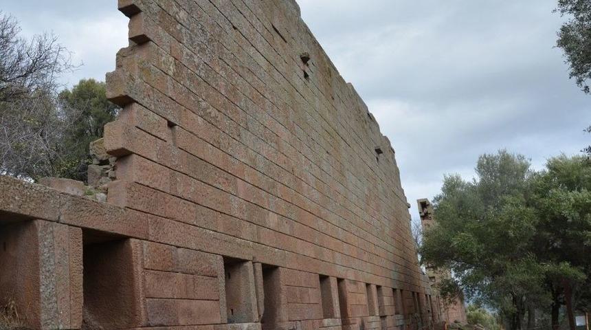 Aigai Kazı &Ccedil;alışmalarına Yunusemre&rsquo;den Destek
