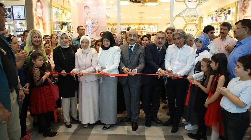 Y&uuml;reğir Belediyesi K&uuml;lt&uuml;revleri Yıl Sonu Sergisi A&ccedil;ıldı