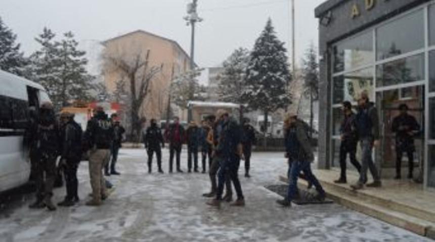 Hakkari&rsquo;de Sosyal Medyadan Ter&ouml;r Propagandasına 6 Tutuklama