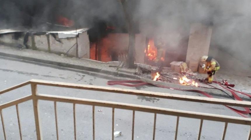 Ayakkabı İmalathanesinde &Ccedil;ıkan Yangında 1 Kişinin Y&uuml;z&uuml; Yandı