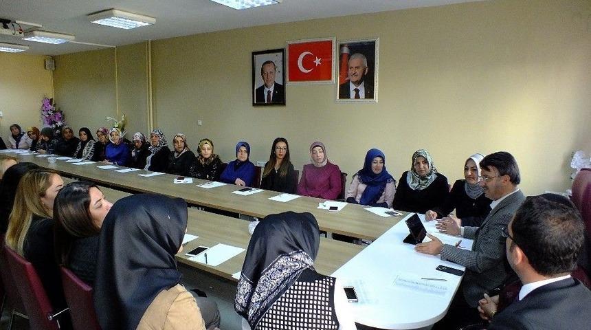 T&uuml;rkmenoğlu, Gen&ccedil;lik Ve Kadın Kollarıyla Bir Araya Geldi