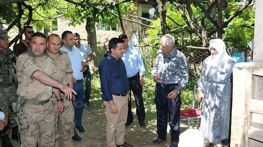 Kaymakam Hamitoğlu, &lsquo;g&ouml;n&uuml;l K&ouml;pr&uuml;s&uuml;&rsquo; Kurmak İ&ccedil;in K&ouml;y Ziyaretlerinde Bulundu