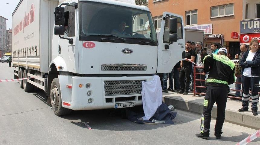 Annesi Gözlerinin Önünde Ezildi