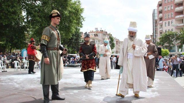 Hazreti Mevlana Karaman’dan Temsili Olarak Konya’ya Uğurlandı