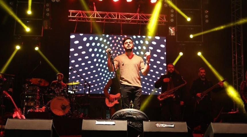 İlyas Yal&ccedil;ıntaş İran&rsquo;da Sahne Alacak