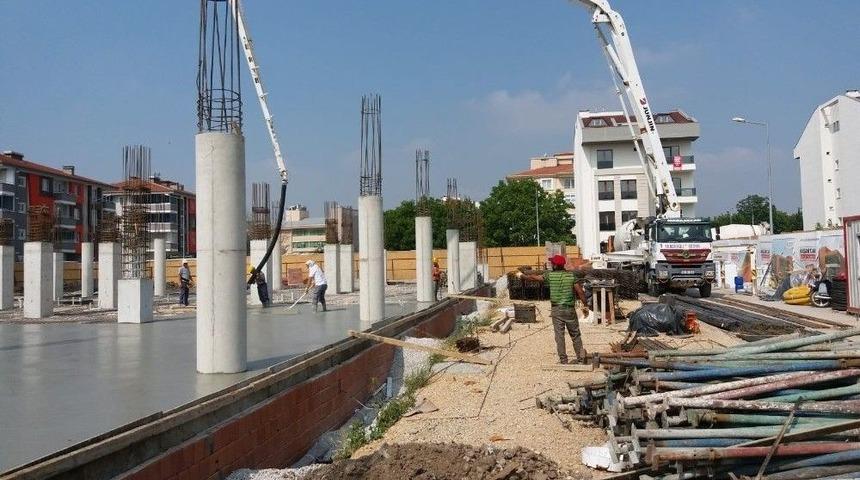 Hasan Can K&uuml;lt&uuml;r Merkezi Y&uuml;kseliyor