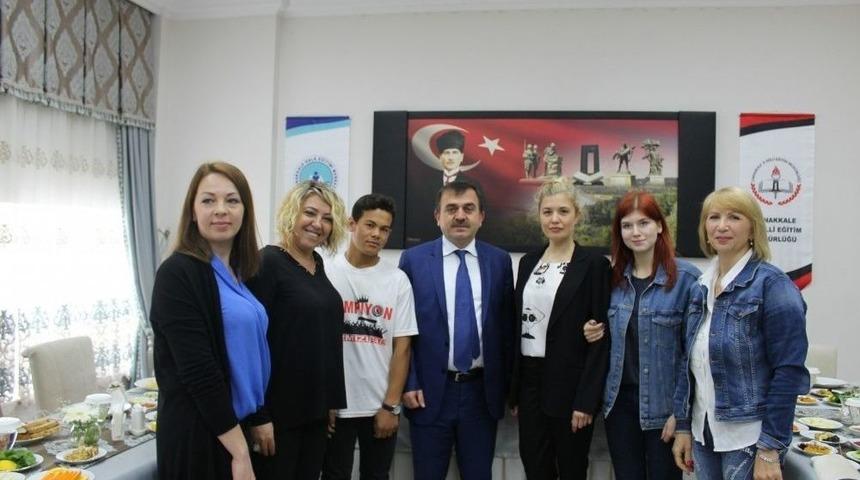 Yabancı Uyruklu Vatandaşlar Türkçe Öğreniyor