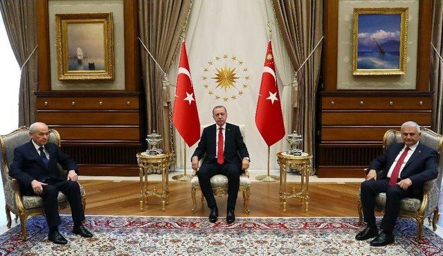 Cumhurbaşkanı Recep Tayyip Erdoğan İle Mhp Genel Başkanı Devlet Bahçeli’nin Cumhurbaşkanlığı Külliyesindeki Görüşmesi Başladı.