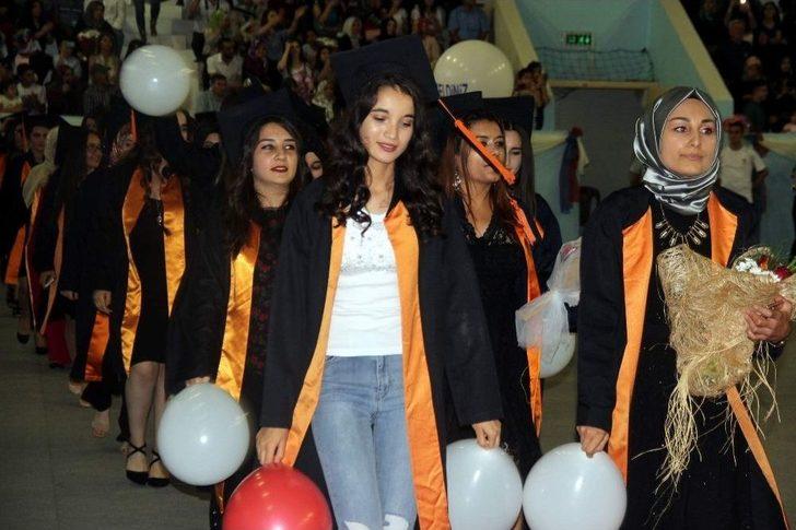 Erü’de Mezuniyet Sevinci G1