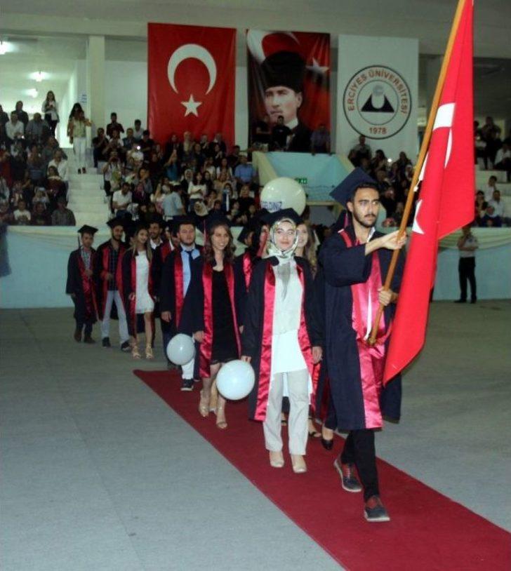 Erü’de Mezuniyet Sevinci G4