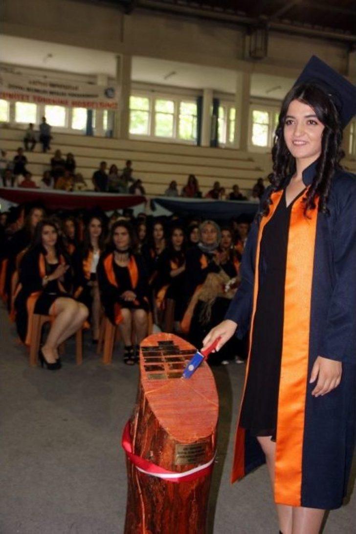 Erü’de Mezuniyet Sevinci G5