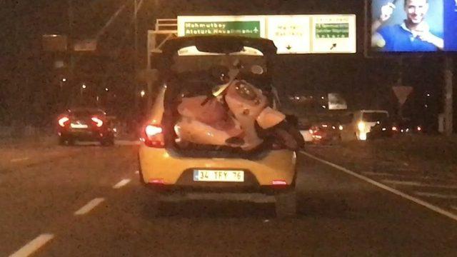 (özel) Motosikletini Taksiyle Taşıdı 1