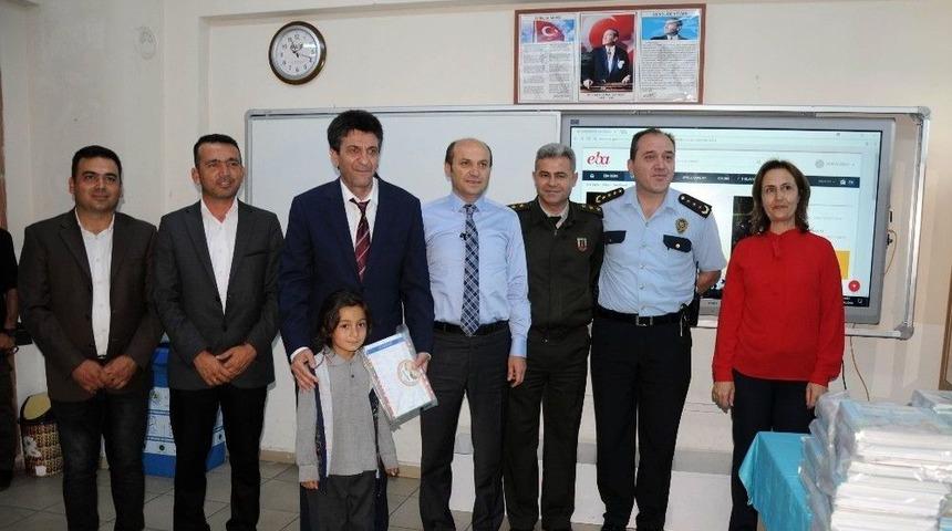 Şehit Polislerin Adını Taşıyan Okullarda Kitap Dağıtımı