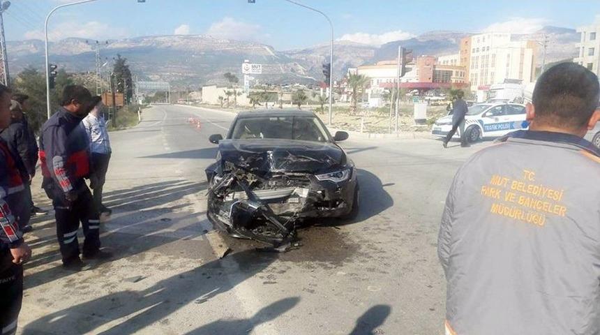 Makam Aracı Kaza Yaptı, Belediye Başkanı Ve 3 Kişi Yaralandı