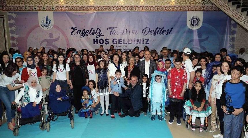 Üniversite Öğrencilerinin Tasarladığı Ürünlere Engelliler Mankenlik Yaptı