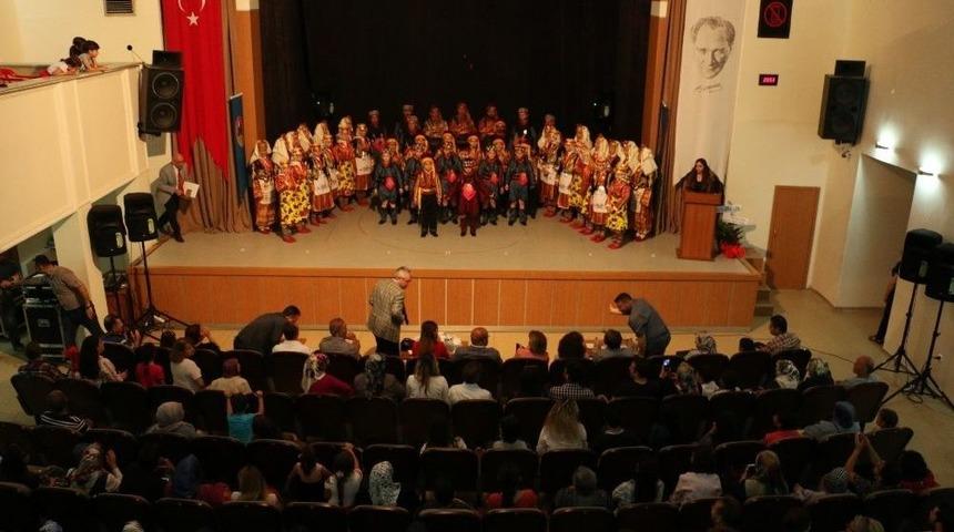 &Uuml;&ccedil; Kuşak Aynı Sahnenin Tozunu Attırdı