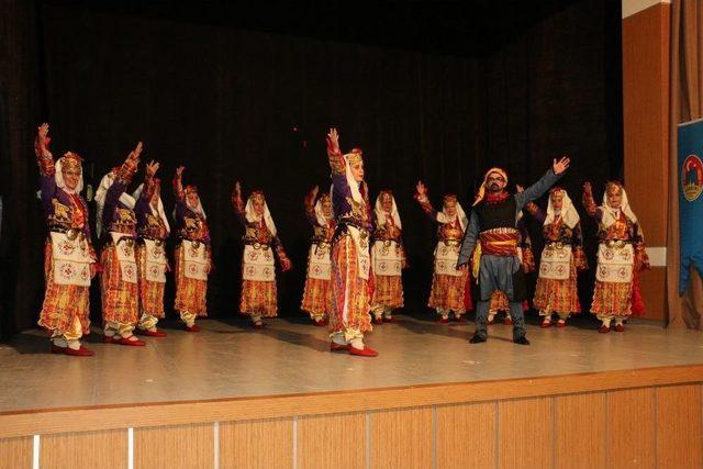 Üç Kuşak Aynı Sahnenin Tozunu Attırdı