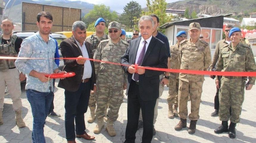 Hakkari’de ‘yöresel Ürünler Fuarı’ Açıldı