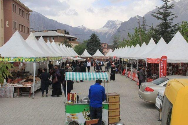 Hakkari’de ‘yöresel Ürünler Fuarı’ Açıldı